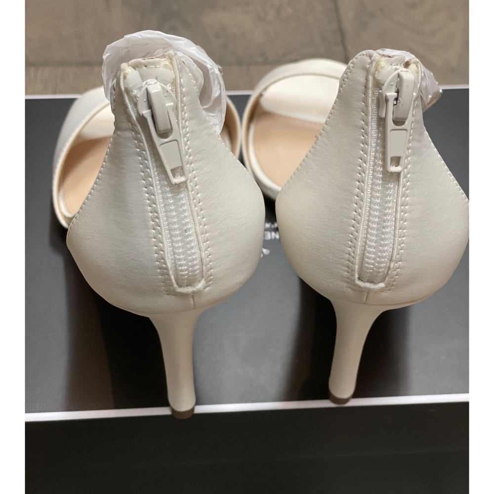 Nina Volanda Ivory Satin Crystal Ankle Strap Dress Sandals Size 9.5M New in Box - Picture 5 of 15
